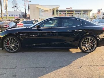 2017 Maserati Ghibli SQ4 Blue 1,694 Miles